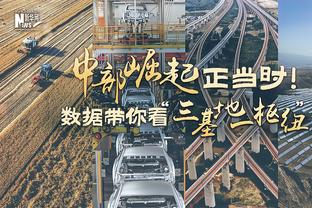 ?不容易！森林狼主帅芬奇赛后拄拐在更衣室跟队员们击掌